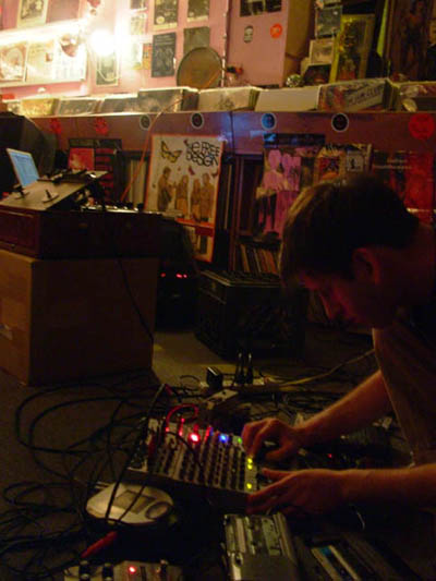 tv_oct4_btm_2341